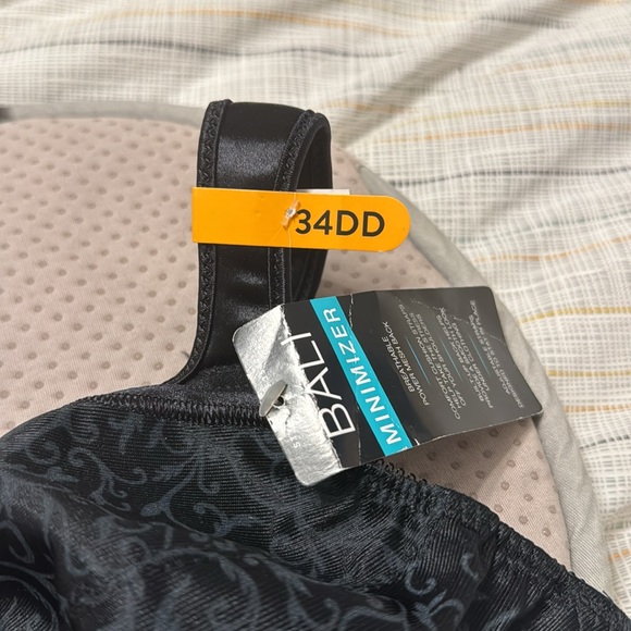 Bali Women's Satin Tracings Underwire Minimizer Bra Black 34DDNWT - Picture 4 of 5